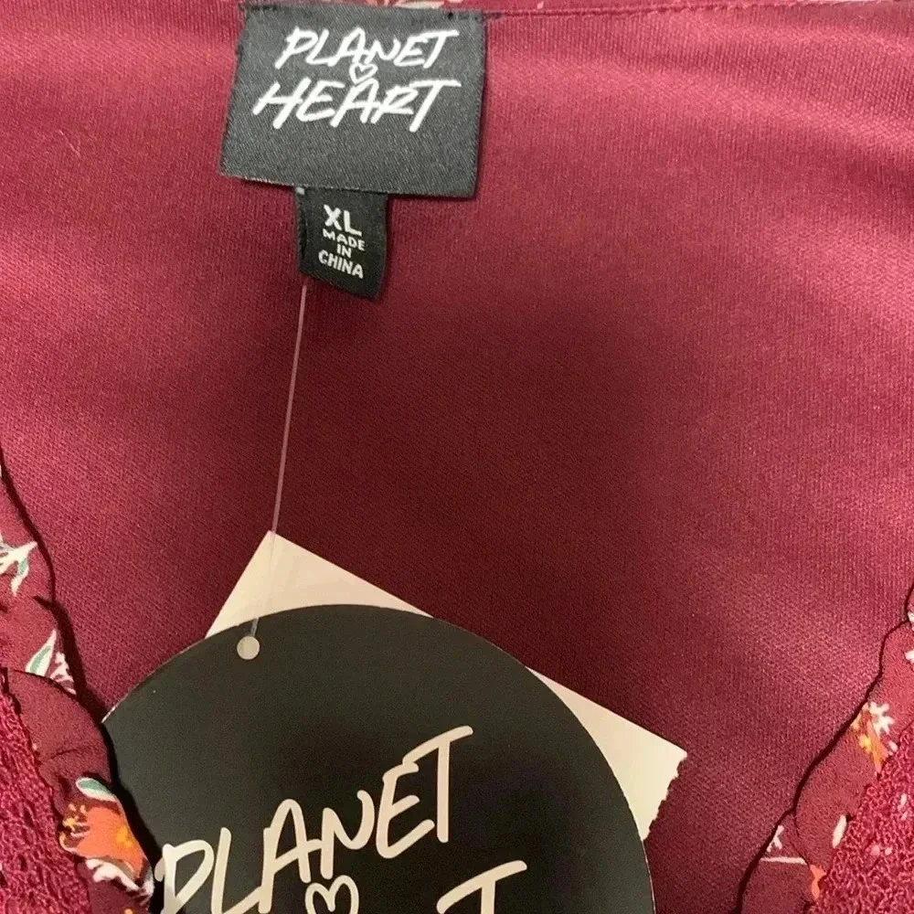 Planet Heart Women’s Shirt, Size XL